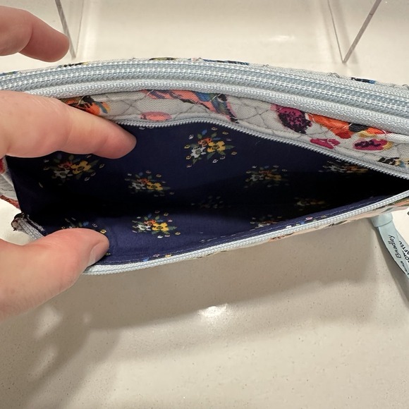 Vera Bradley RFID Deluxe Travel Wallet Sea Air Floral New with tags Blue Floral - Picture 6 of 6